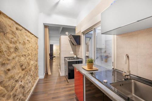 Open-concept apartment near Central Market