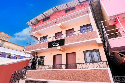a building with a sign on the side of it at Collection O Main Market Mahabaleshwar in Mahabaleshwar