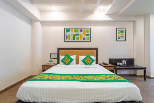 a bedroom with a large bed in a room at Treebo Shivam Inn Near Singapore Mall in Lucknow