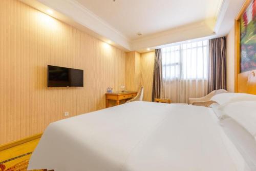 TV o dispositivi per l'intrattenimento presso Vienna 3 Best Hotel Shenzhen Bantian Guangya Park Metro Station