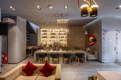 Posezení v ubytování A25 Hotel - 55 Lê Anh Xuân