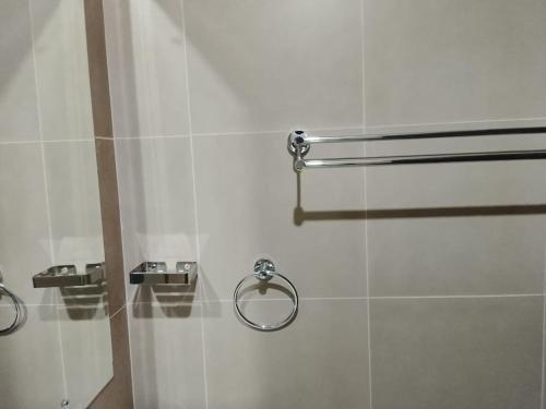 Koupelna v ubytování Executive 1bedroom Furnished and BnB apartment with GYM,Swimming pool,Cityview - Kitisuru ,Nairobi