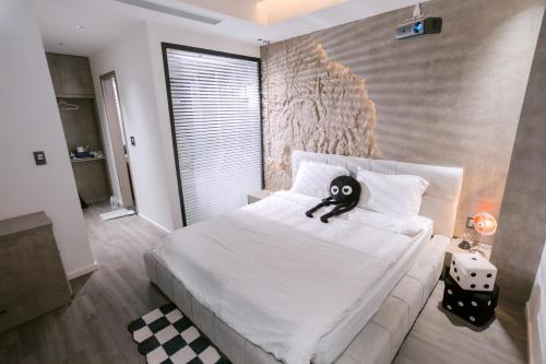 a bedroom with a bed with a stuffed animal on it at UMEE Homestay in Thôn Trường Giang