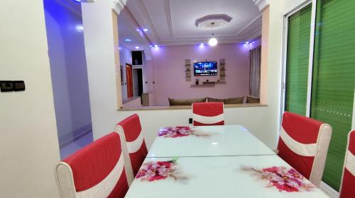 Μια τηλεόραση ή/και κέντρο ψυχαγωγίας στο Central Panoramic Apartment Fes
