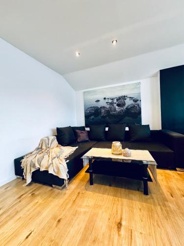 Χώρος καθιστικού στο Amazing 2BR Apt, 16-Mins to Blumengärten
