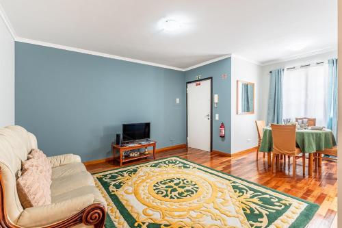 a living room with a couch and a table at Lobos Village in Câmara de Lobos