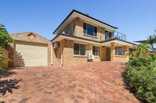 a brick driveway in front of a house at Family Escape Walk To Beach Park Views in Mandurah