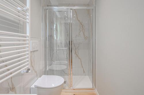 NEW! Duomo-San Siro - Super Cute Modern Apt, 15mins to Duomo!