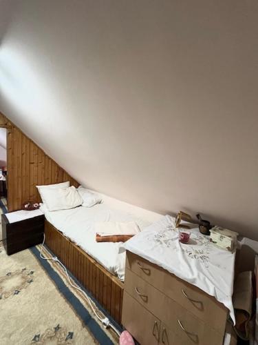 Ένα ή περισσότερα κρεβάτια σε δωμάτιο στο Apartmani Sanja Banja Vrujci
