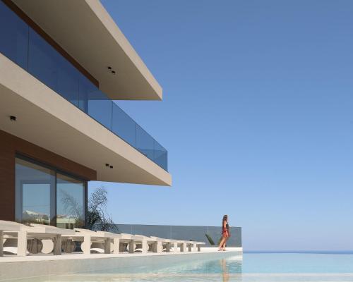 Ayeria Villa, Design Retreat by the Beach & Shops, By ThinkVilla