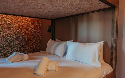 a bed with white sheets and towels on it at La Tour de Contrôle - Chambres & Appartements in Challes-les-Eaux