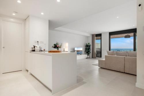 New Luxury Apt 2BR Sea Views Pool