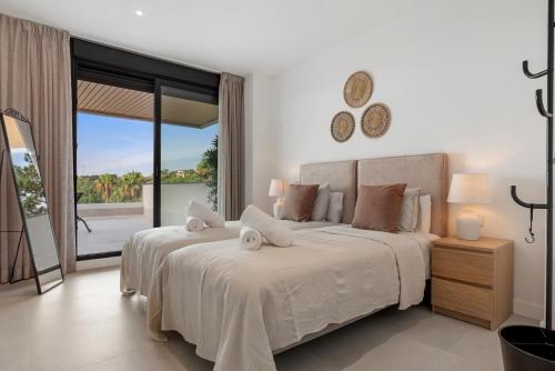 New Luxury Apt 2BR Sea Views Pool
