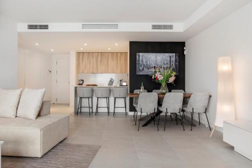 New Luxury Apt 2BR Sea Views Pool