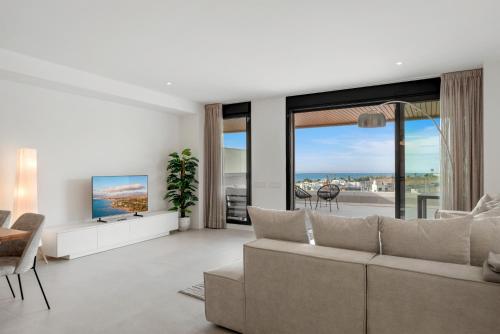 New Luxury Apt 2BR Sea Views Pool
