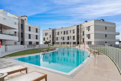New Luxury Apt 2BR Sea Views Pool