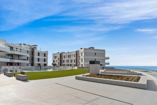 New Luxury Apt 2BR Sea Views Pool