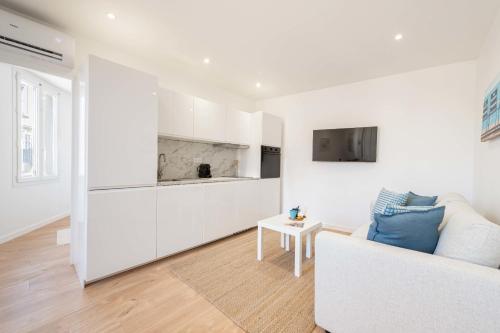 Cannes 1-Br Apartment Near the City Center