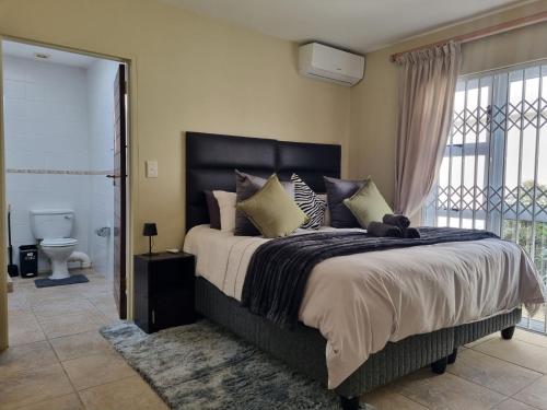 Ένα ή περισσότερα κρεβάτια σε δωμάτιο στο Paradise Tide - 4 Bedroom Beachfront home with Private Pool