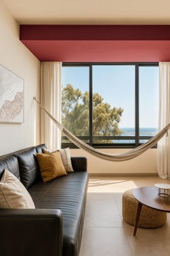 Larnaca Seaview Apartment with pool & parking