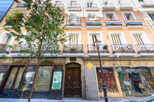 Apartamento de 2 Dormitorios a Pasos de Gran Vía Vive en el Corazón de Madrid DIN133B