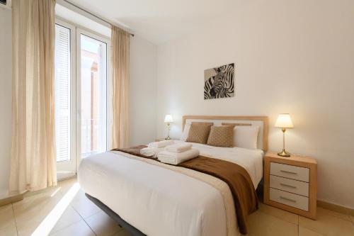 Apartamento de 2 Dormitorios a Pasos de Gran Vía Vive en el Corazón de Madrid DIN133B
