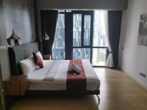 Ένα ή περισσότερα κρεβάτια σε δωμάτιο στο Star Klcc by Castle