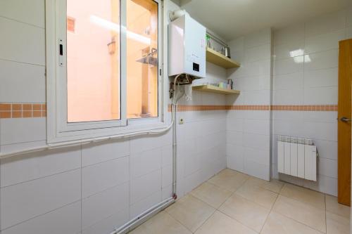 Apartamento de 2 Dormitorios a Pasos de Gran Vía Vive en el Corazón de Madrid DIN133B