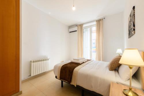 Apartamento de 2 Dormitorios a Pasos de Gran Vía Vive en el Corazón de Madrid DIN133B
