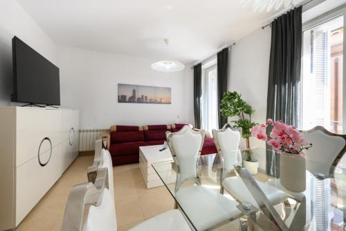Apartamento de 2 Dormitorios a Pasos de Gran Vía Vive en el Corazón de Madrid DIN133B