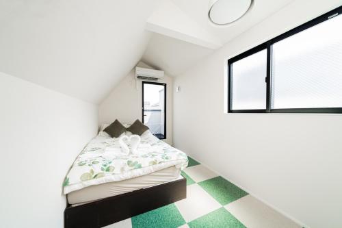 New decorative 6ppl 3-Story House 5-mins walk Sta