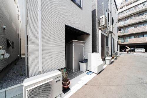 New decorative 6ppl 3-Story House 5-mins walk Sta