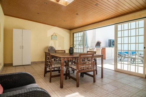a dining room with a table and chairs at Villa BelaVista by ACasaDasCasas in Ericeira