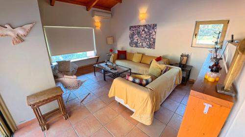 Ένα ή περισσότερα κρεβάτια σε δωμάτιο στο Askalosia villa