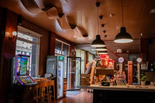 a store with a video game and a arcade at Hotel Villa De Ermua in Ermua