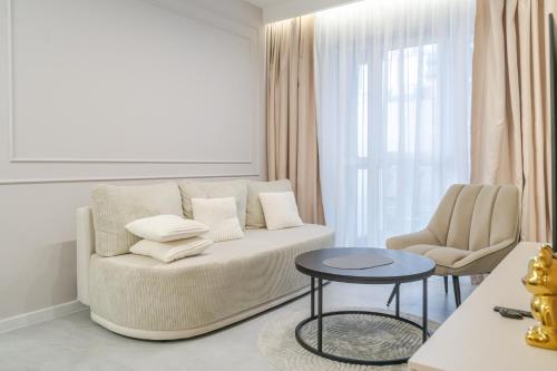 Global Park Superior Apartment by BookingHost