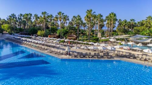 Bazén v ubytování VONRESORT Golden Coast & Aqua - Kids Concept-Ultra All Inclusive nebo v jeho okolí