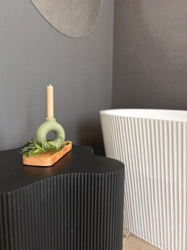 a black table with a plant on top of it at TINTURA by BAST - Wanna, Antresola, OFF Piotrkowska, EC1 ,Stajnia Jednorożca, Winda, Parking na Terenie, Orientarium, Hopa Lupa, ATLAS ARENA in Łódź