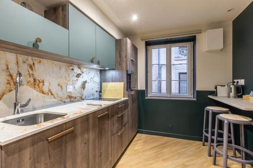 Dapur atau dapur kecil di Studio Chic & Spacieux Hyper-Centre Clermont A
