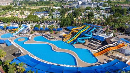 Bazén v ubytování VONRESORT Golden Coast & Aqua - Kids Concept-Ultra All Inclusive nebo v jeho okolí