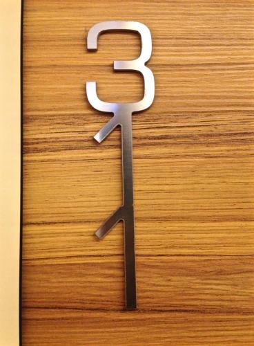a letter f on top of a wooden door at Hotel Forum in Baranzate