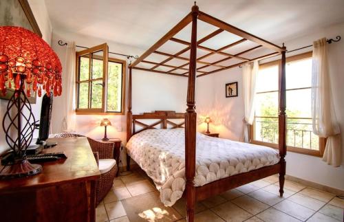 Postel nebo postele na pokoji v ubytování Évasion Provençale : Villa Élégante pour 10 Personnes