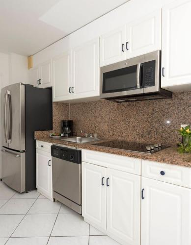 Una cocina o zona de cocina en Elegant Studio in Lowlands - 55 sqm - Pool