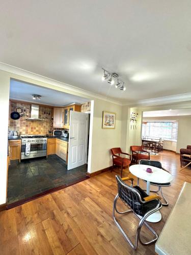a living room with a table and a kitchen at Heart of Old Portsmouth in Portsmouth