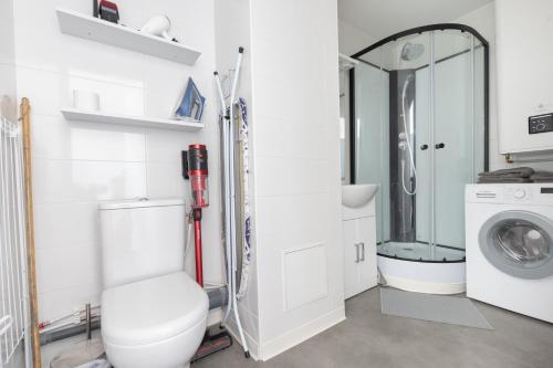 Ένα μπάνιο στο Le Nid des Alpilles - 3 to 4 beds - Air Conditioning - WiFi