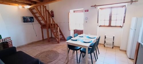 Traditional Rustic Family Duplex with Balcony - Casa 1