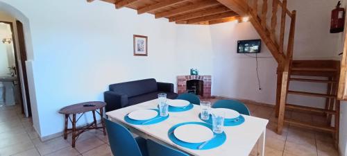 Traditional Rustic Family Duplex with Balcony - Casa 1
