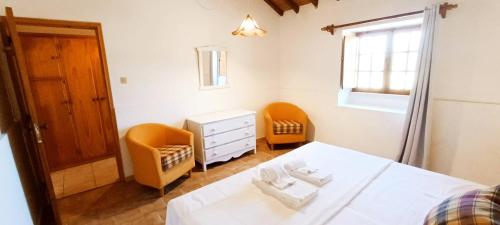 Charming Duplex Cottage with Mezanine & Pool - Casa 3