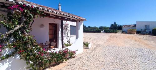 Cottage with Queen Bed & Pool - Casa 4