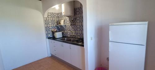 Large Traditional Studio with Balcony & Pool Access - Casa 6